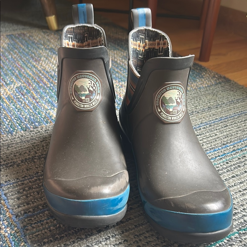 Pendleton Black and Blue Ankle Rain Boots